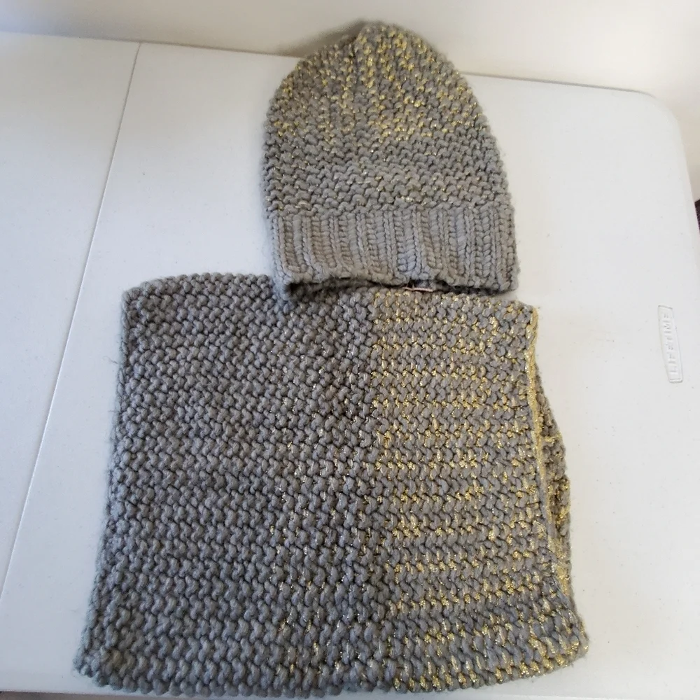 Verloop Knit Hat and Neck Scarf Set Gray and Metallic Slouchy Skull Cap Cowl